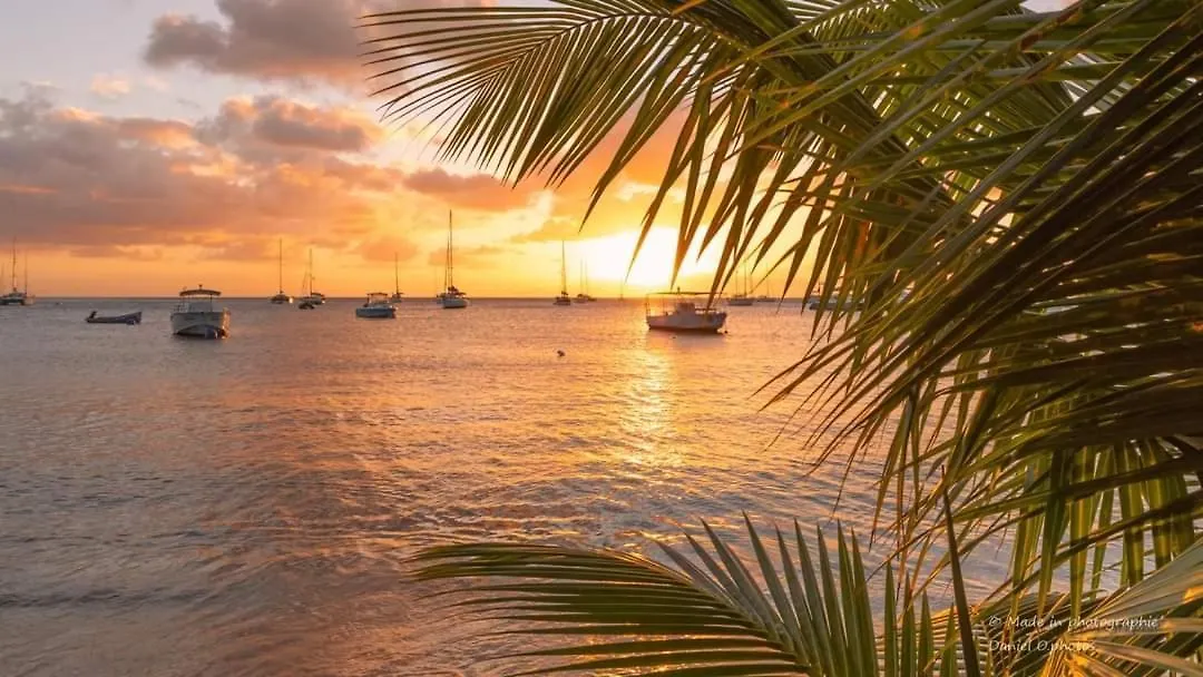 Kanalu Land Bouillante Hostel
